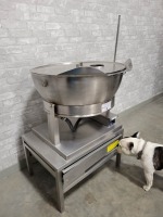 Garland Canada Tilting Skillet, Countertop, Electric SET15 (dog not included)