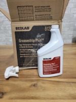 Ecolab Greasestrip Plus Baked On Grease Remover Degreaser - Box of 6 946ML Bottles with 1 Spray Assembly