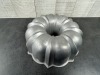 Focus Aluminum 10-1/8" Fluted Cake Pan, 3.5" Depth, 12 Cup Capacity - 2