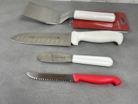 Mundial Santoku, Turner, Serrated Knife and Sandwich Speader - Lot of 4 Pieces
