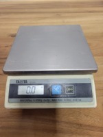 Tanita KD-200 Digital Scale 7" x 10" x 3" Battery Powered